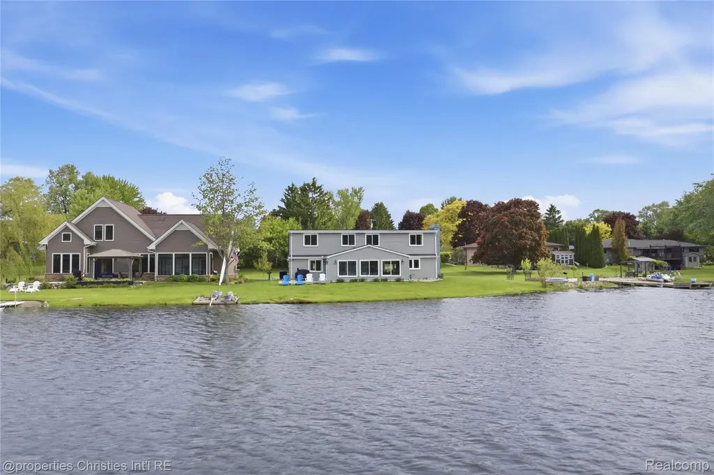 6672 Seth Court Independence Charter Township MI 48348