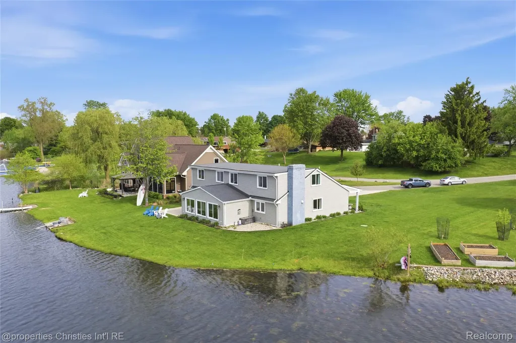 6672 Seth Court Independence Charter Township MI 48348