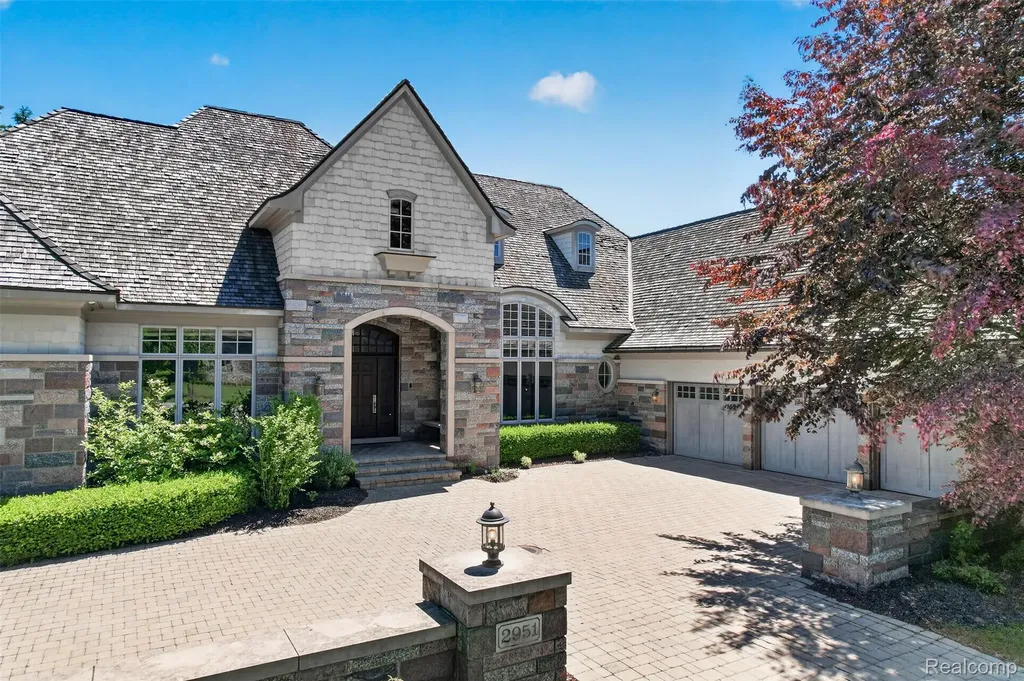 2951 Turtle Pond Court Bloomfield Hills City MI 48302