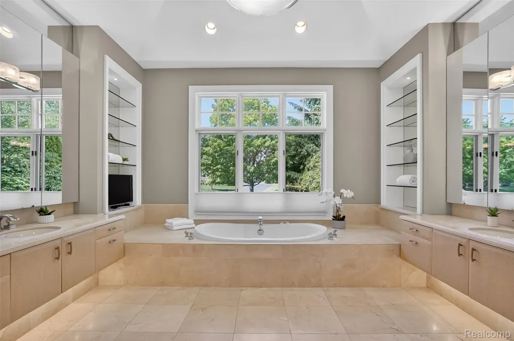 2951 Turtle Pond Court Bloomfield Hills City MI 48302