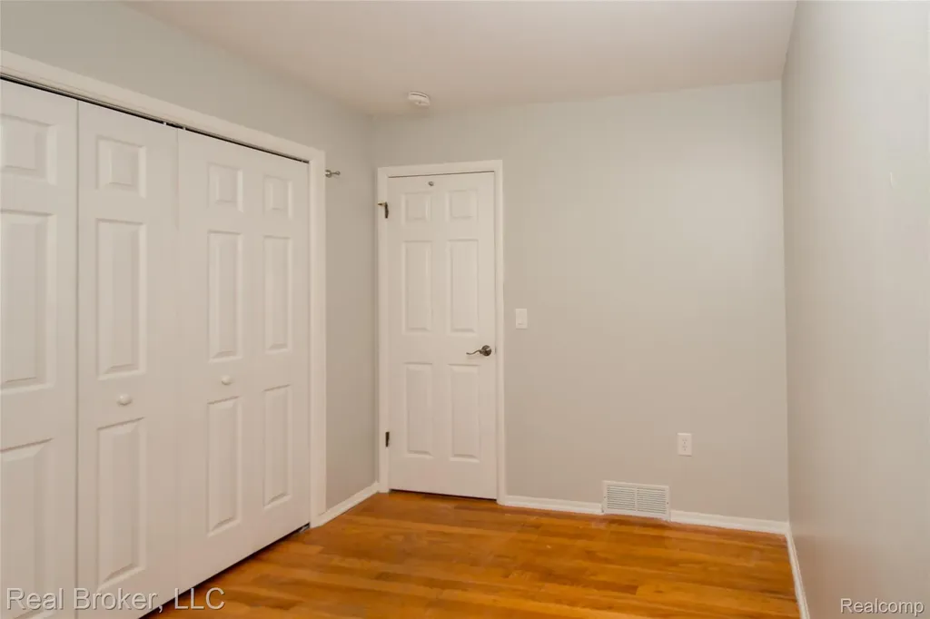 5103 Ridgetop Drive Waterford Charter Township MI 48327