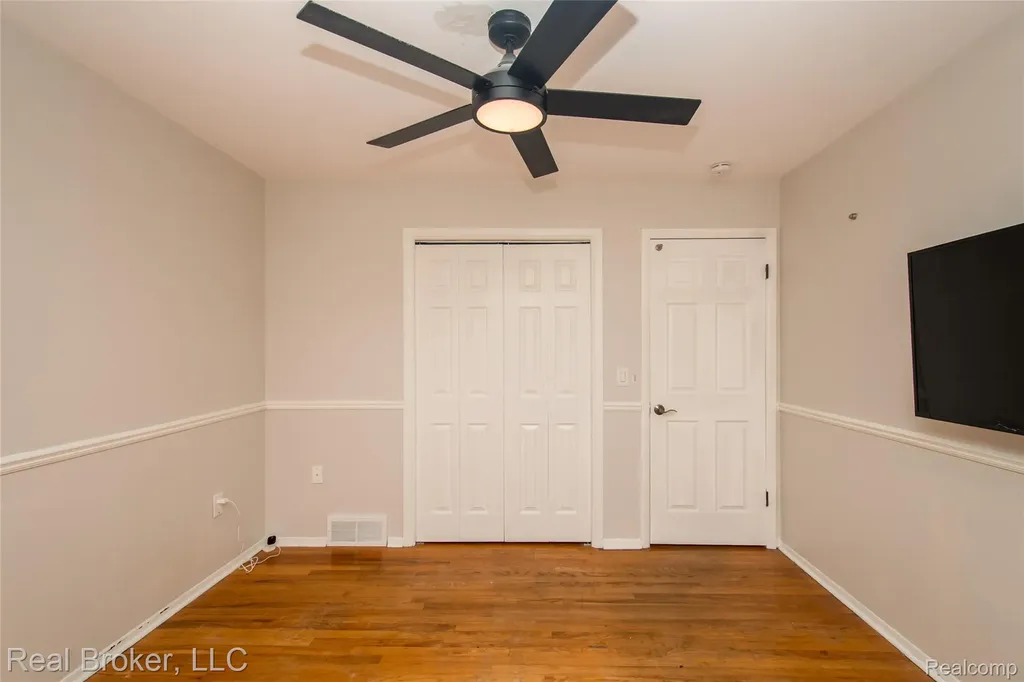 5103 Ridgetop Drive Waterford Charter Township MI 48327