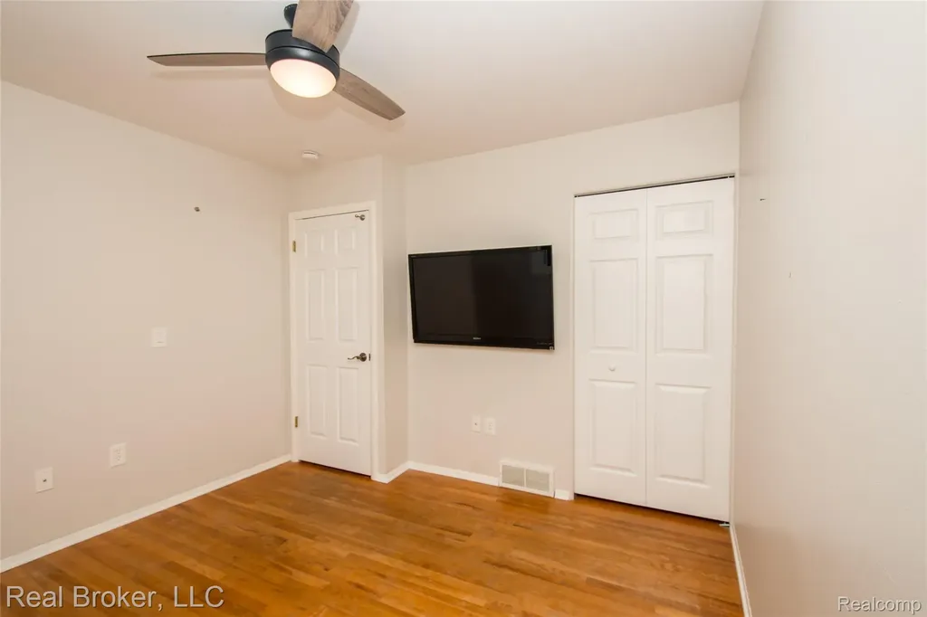 5103 Ridgetop Drive Waterford Charter Township MI 48327
