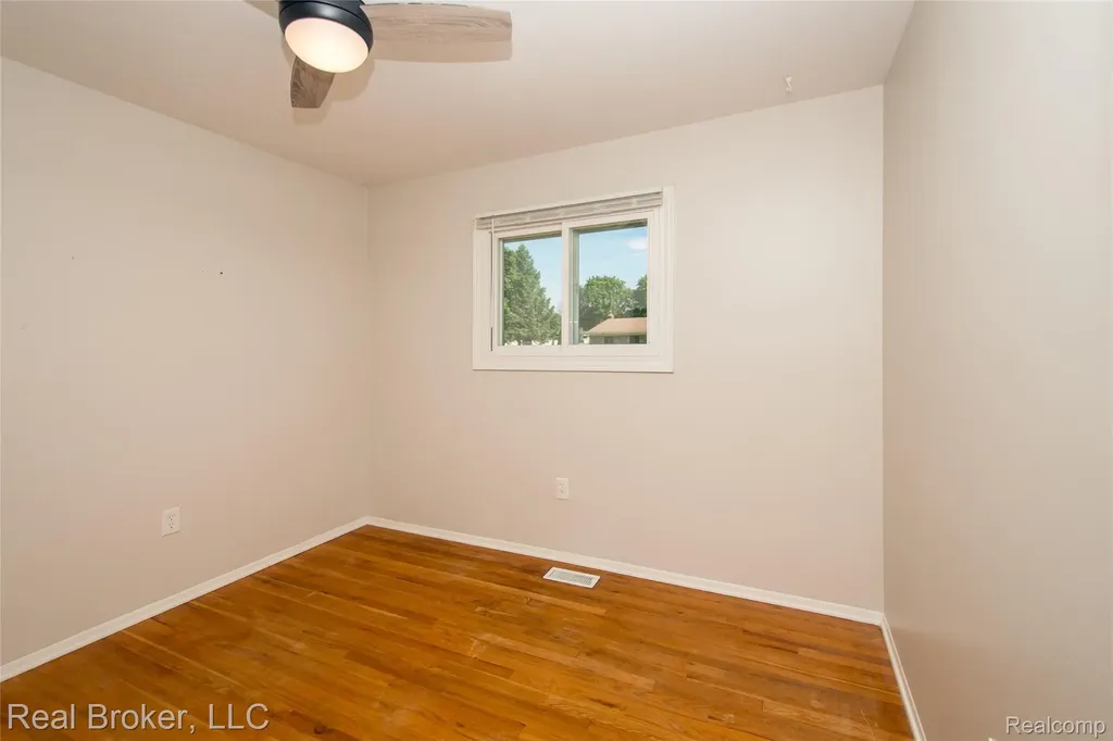 5103 Ridgetop Drive Waterford Charter Township MI 48327