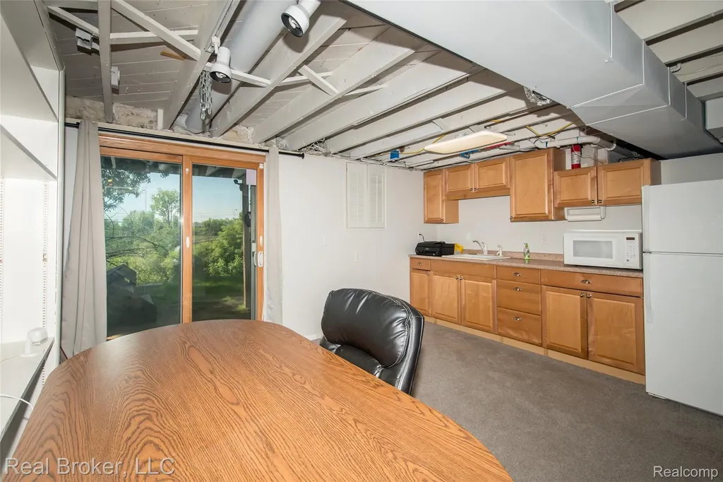 5103 Ridgetop Drive Waterford Charter Township MI 48327