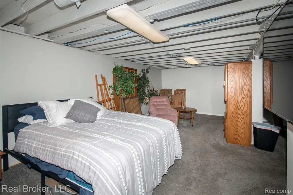 5103 Ridgetop Drive Waterford Charter Township MI 48327