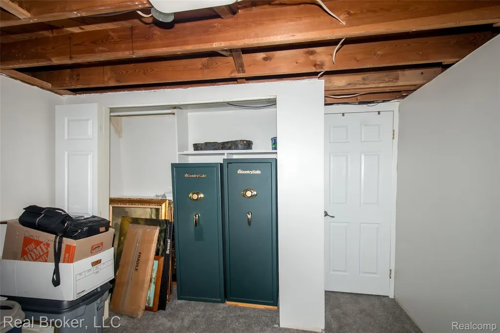 5103 Ridgetop Drive Waterford Charter Township MI 48327