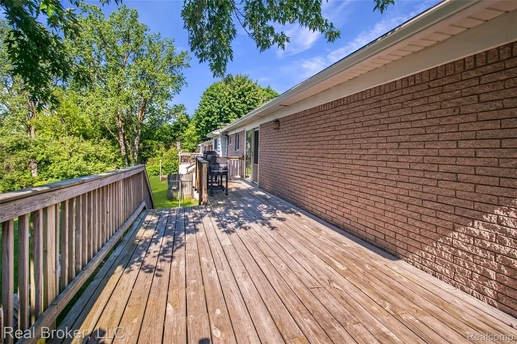 5103 Ridgetop Drive Waterford Charter Township MI 48327