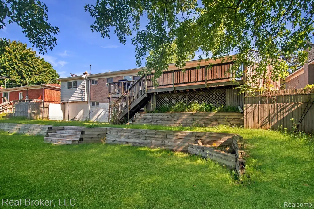 5103 Ridgetop Drive Waterford Charter Township MI 48327