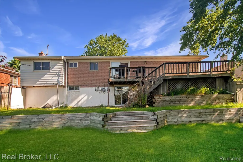 5103 Ridgetop Drive Waterford Charter Township MI 48327