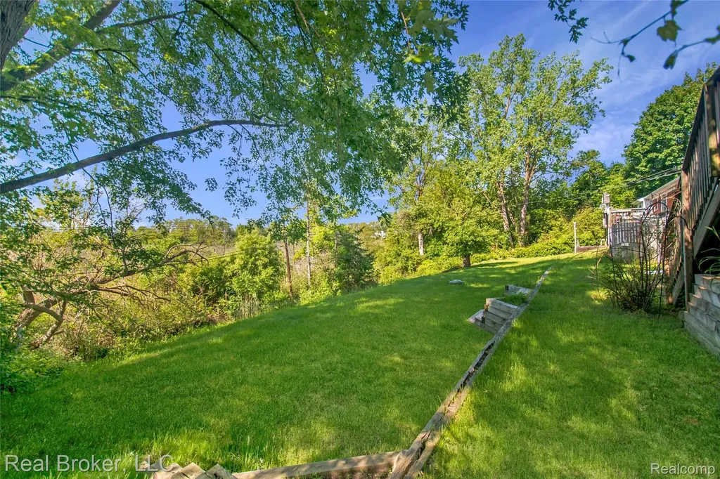 5103 Ridgetop Drive Waterford Charter Township MI 48327