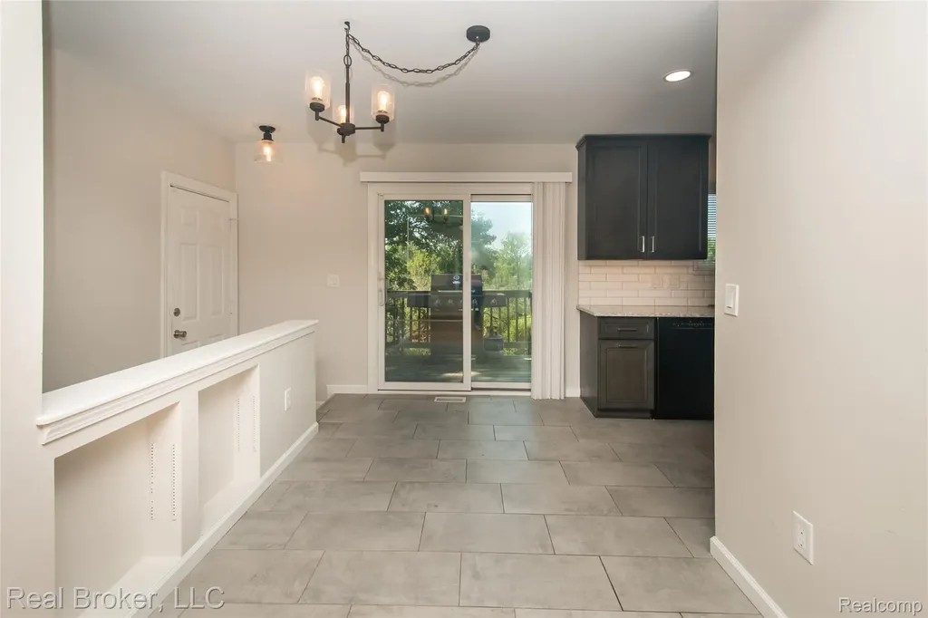 5103 Ridgetop Drive Waterford Charter Township MI 48327