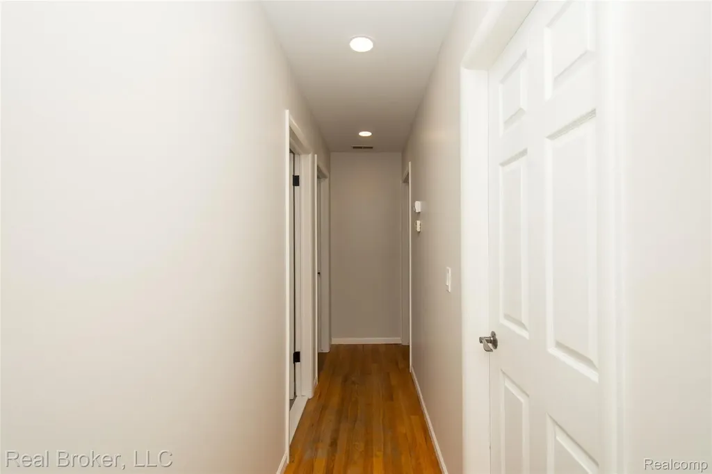 5103 Ridgetop Drive Waterford Charter Township MI 48327