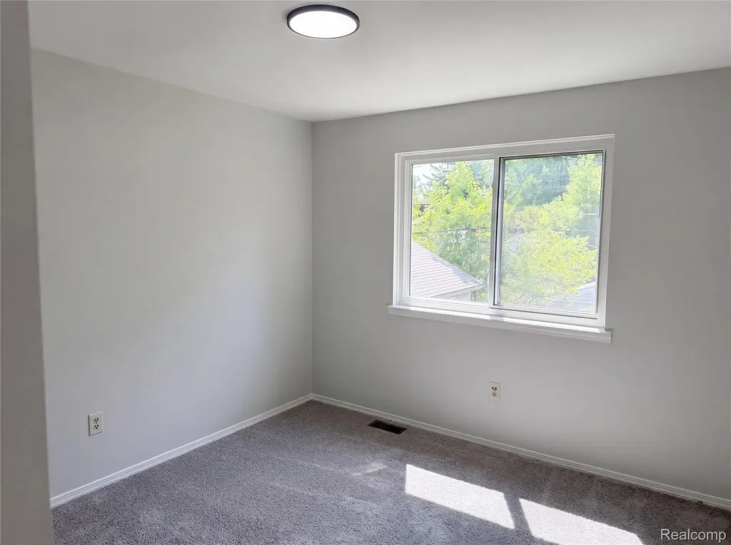 21425 Averhill Street Farmington Hills City MI 48336