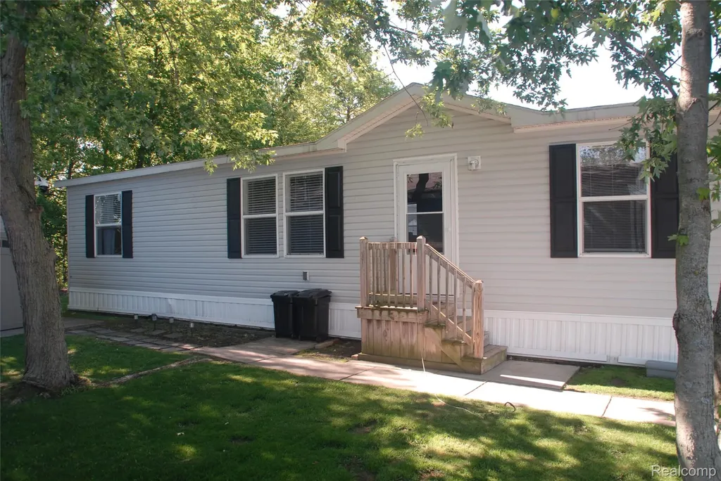 1101 Forest Lane Columbus Township MI 48063