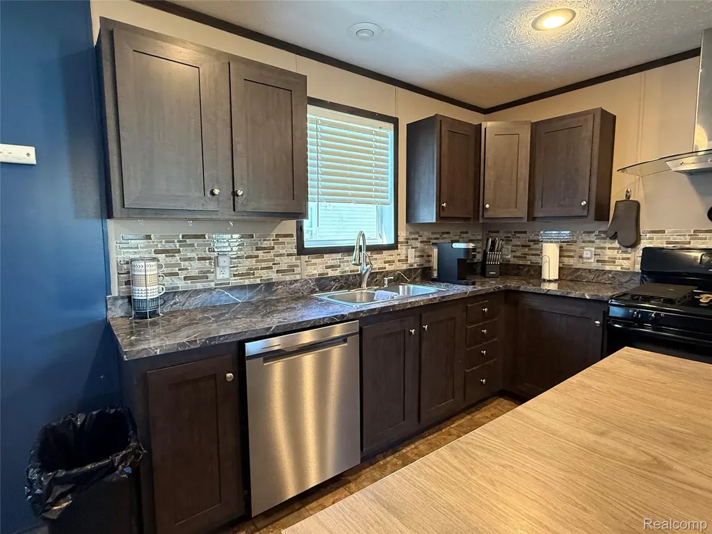 1101 Forest Lane Columbus Township MI 48063