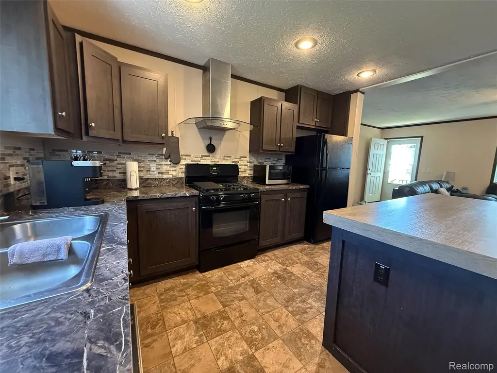 1101 Forest Lane Columbus Township MI 48063