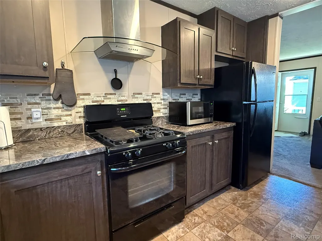 1101 Forest Lane Columbus Township MI 48063