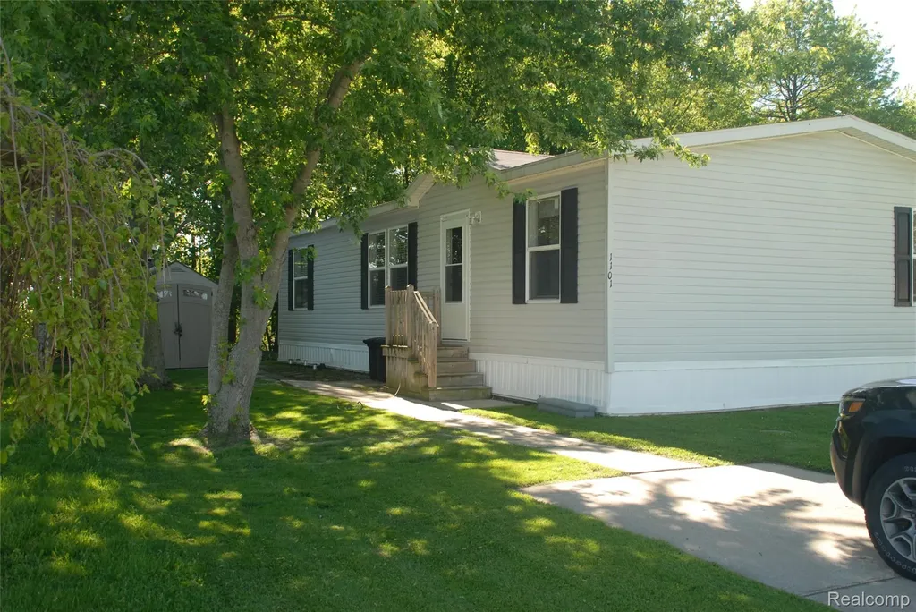 1101 Forest Lane Columbus Township MI 48063