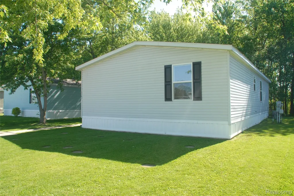 1101 Forest Lane Columbus Township MI 48063