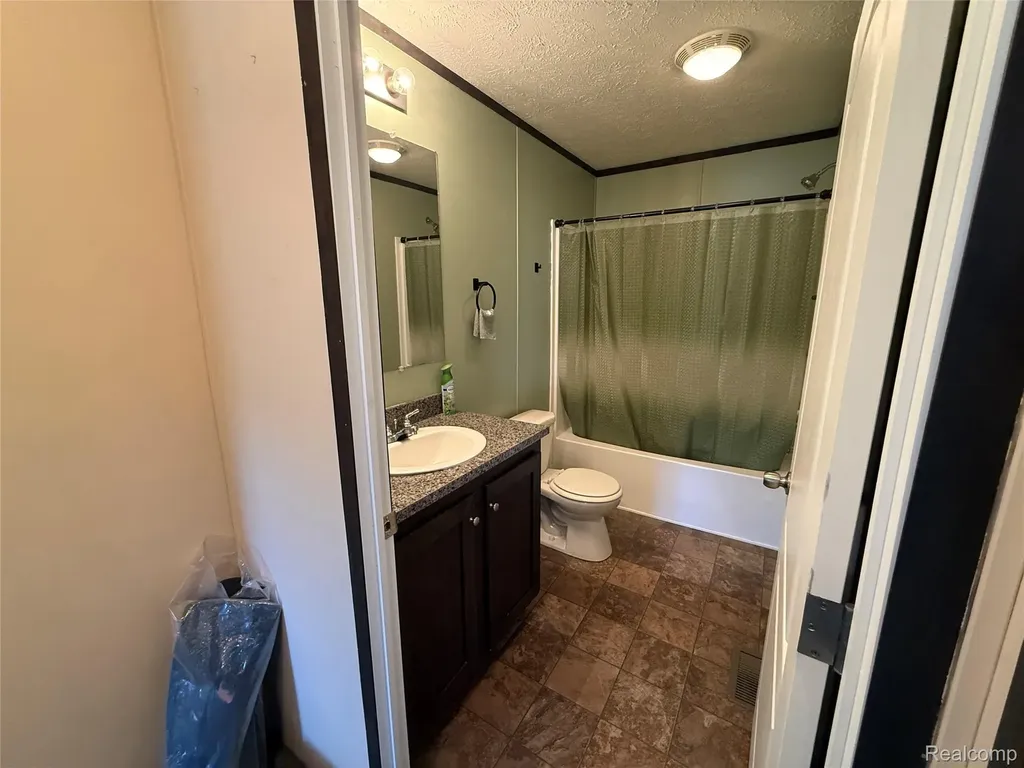 1101 Forest Lane Columbus Township MI 48063