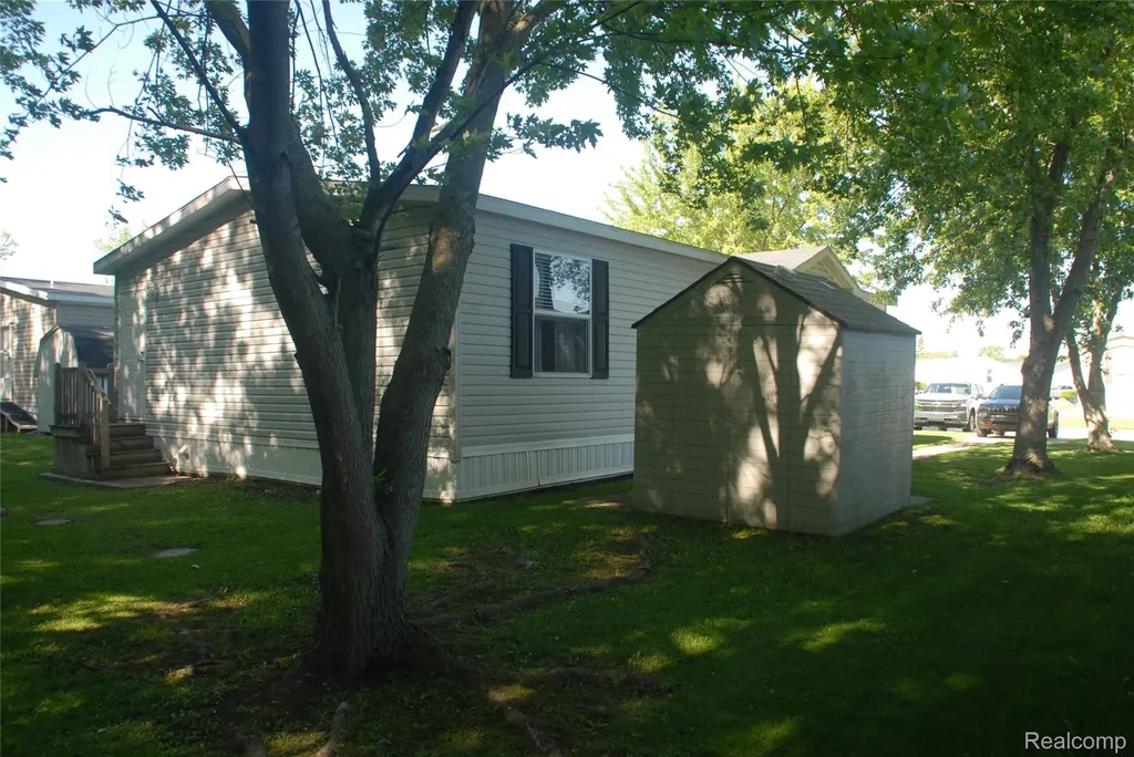 1101 Forest Lane Columbus Township MI 48063