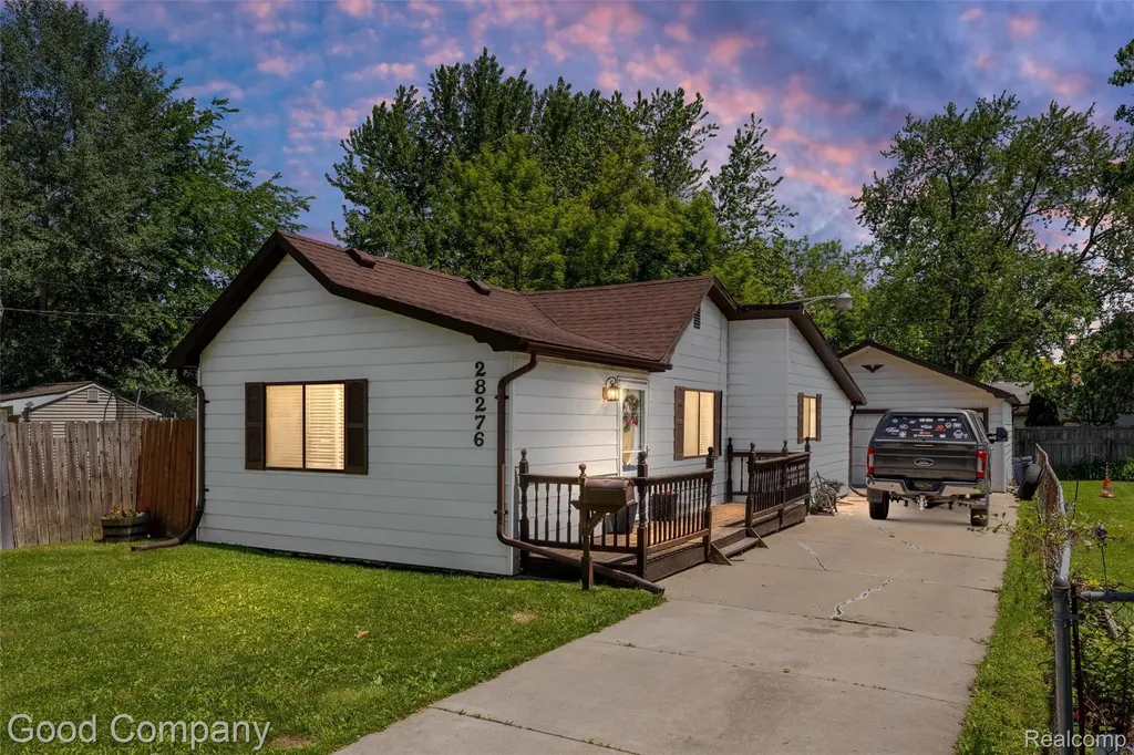 28276 Ginley Street Roseville City MI 48066