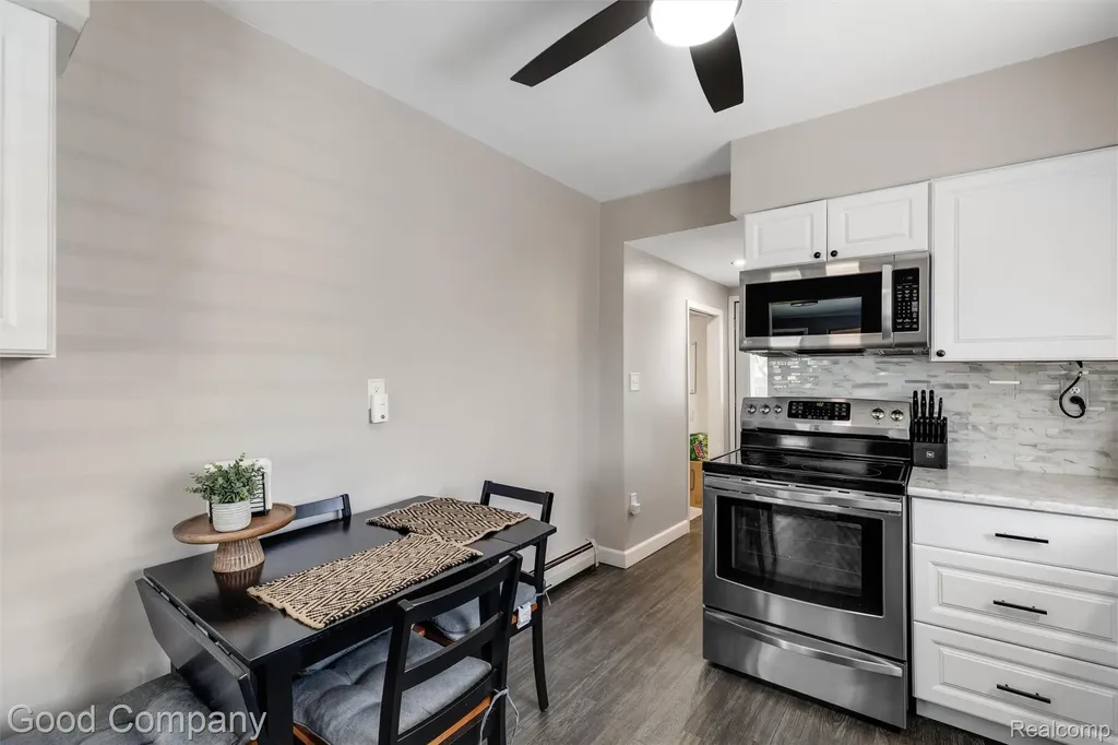 28276 Ginley Street Roseville City MI 48066