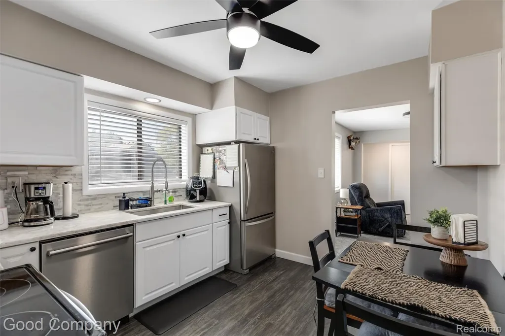 28276 Ginley Street Roseville City MI 48066