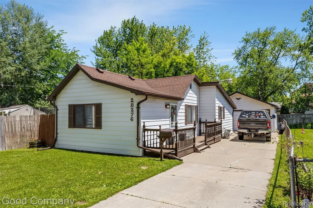 28276 Ginley Street Roseville City MI 48066