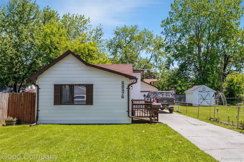 28276 Ginley Street Roseville City MI 48066