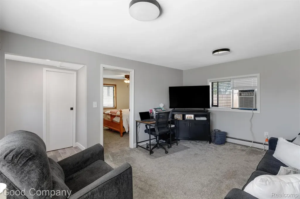 28276 Ginley Street Roseville City MI 48066