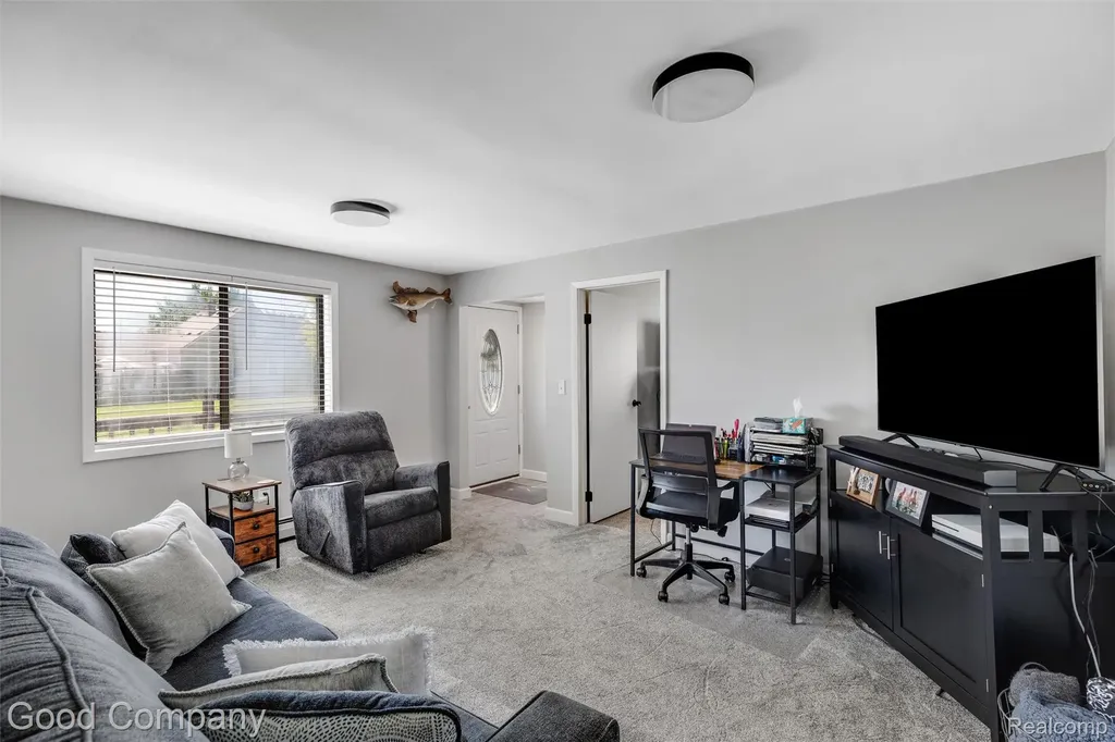 28276 Ginley Street Roseville City MI 48066