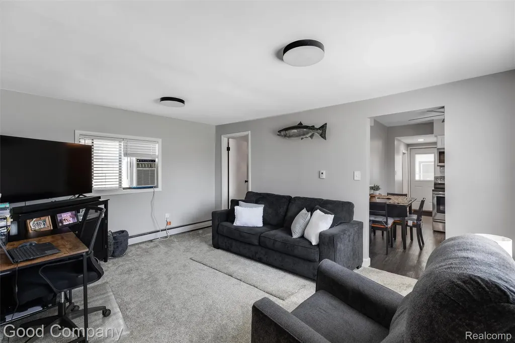 28276 Ginley Street Roseville City MI 48066