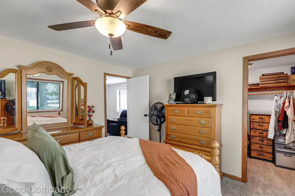 28276 Ginley Street Roseville City MI 48066