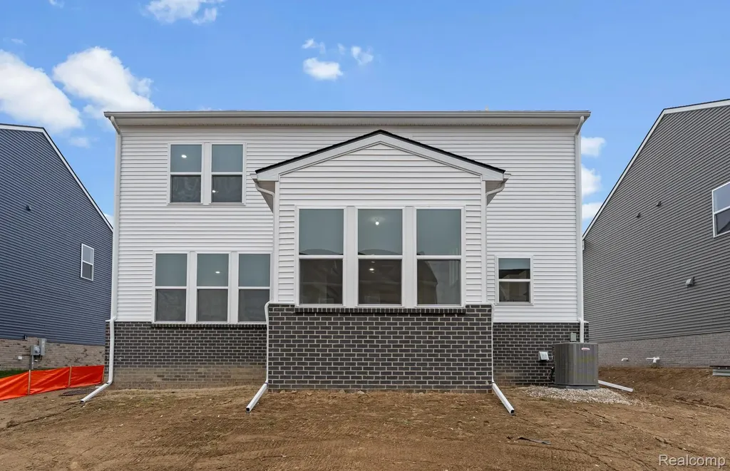 848 Kuss Drive Saline City MI 48176
