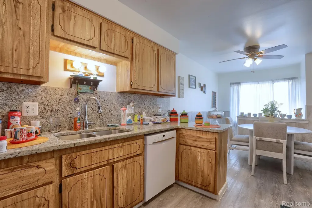30784 Quinkert Street Roseville City MI 48066