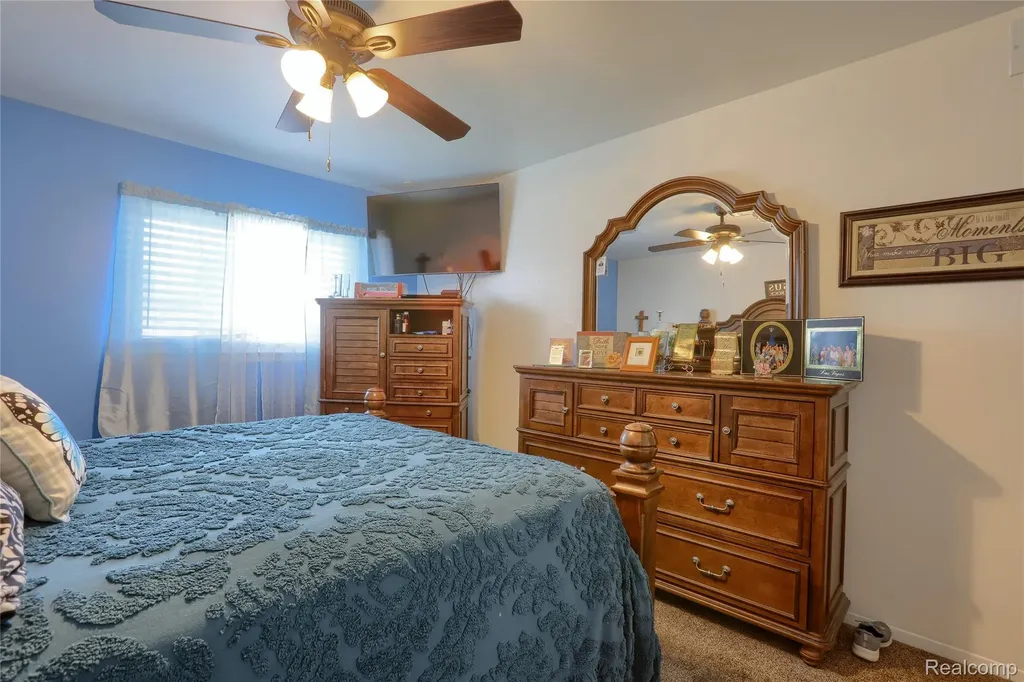30784 Quinkert Street Roseville City MI 48066
