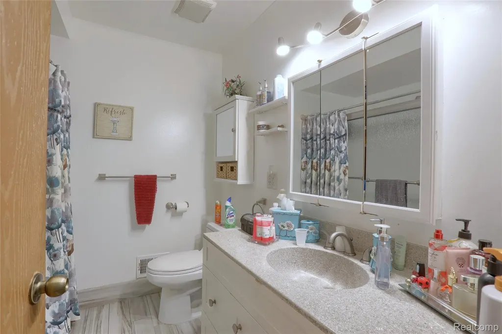 30784 Quinkert Street Roseville City MI 48066