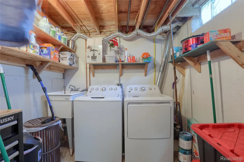 30784 Quinkert Street Roseville City MI 48066