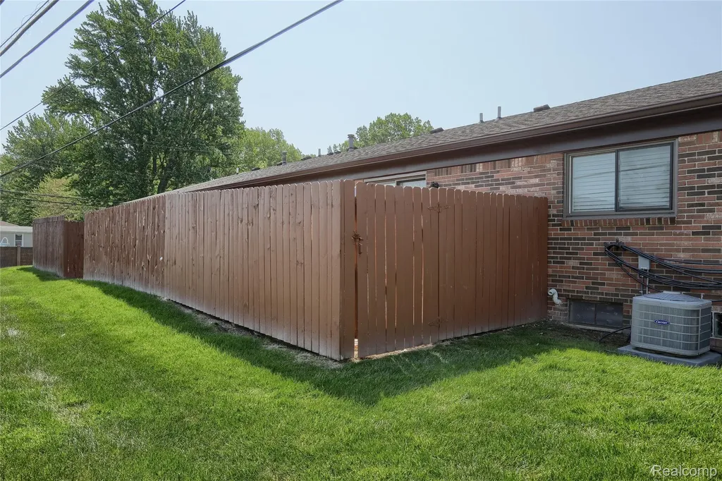 30784 Quinkert Street Roseville City MI 48066