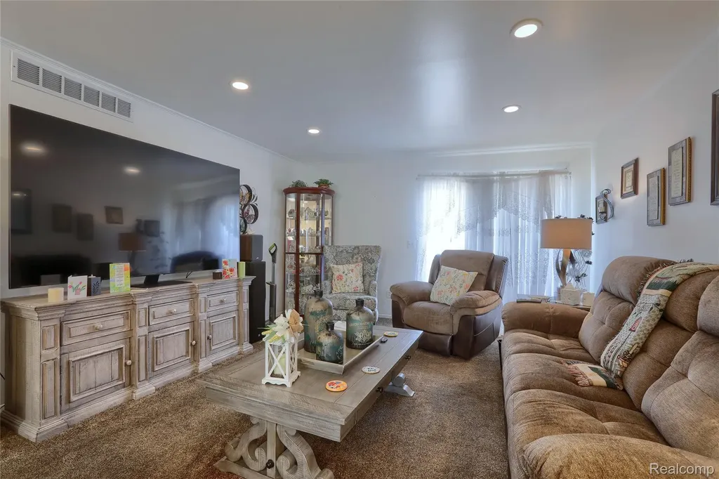 30784 Quinkert Street Roseville City MI 48066