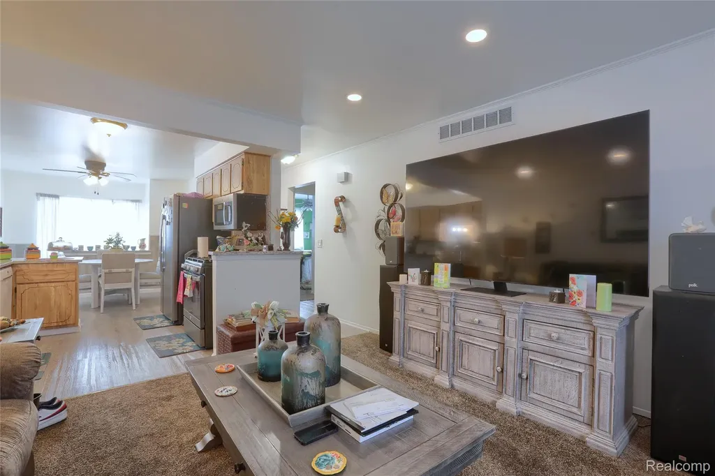 30784 Quinkert Street Roseville City MI 48066