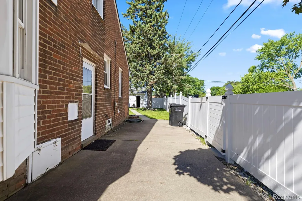 7604 Robinson Avenue Allen Park City MI 48101