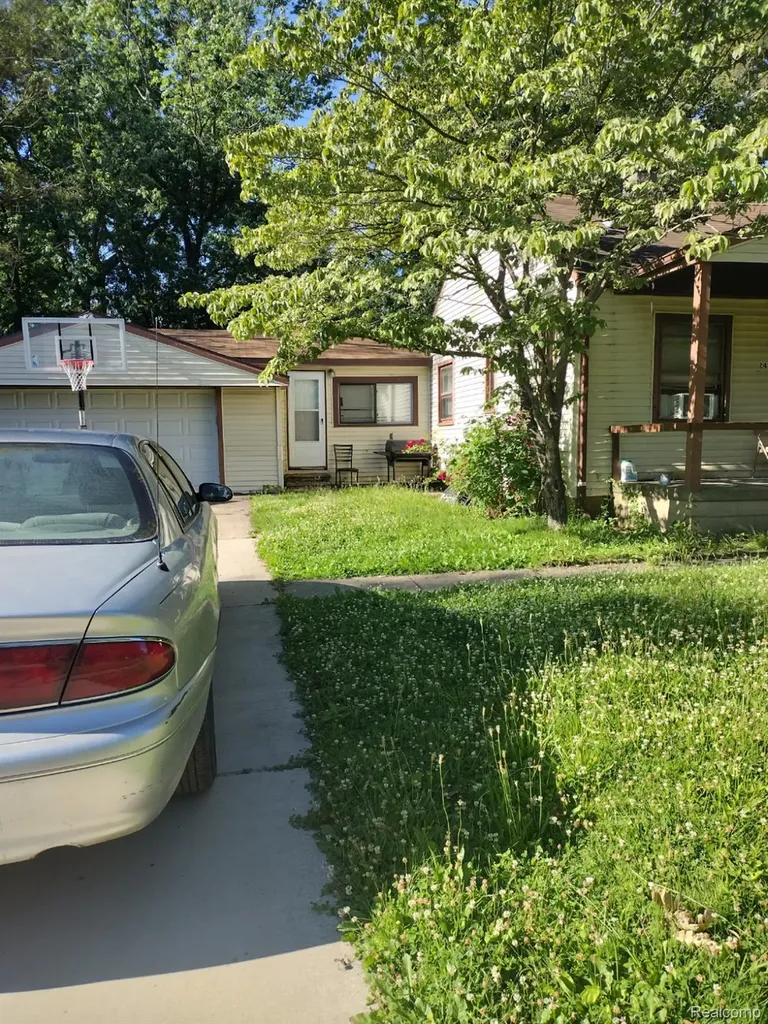 24667 Puritan Redford Charter Township MI 48239