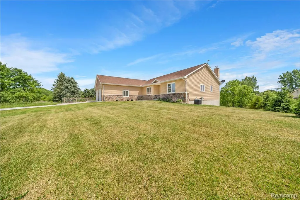 4266 Mccandlish Road Grand Blanc Charter Township MI 48439