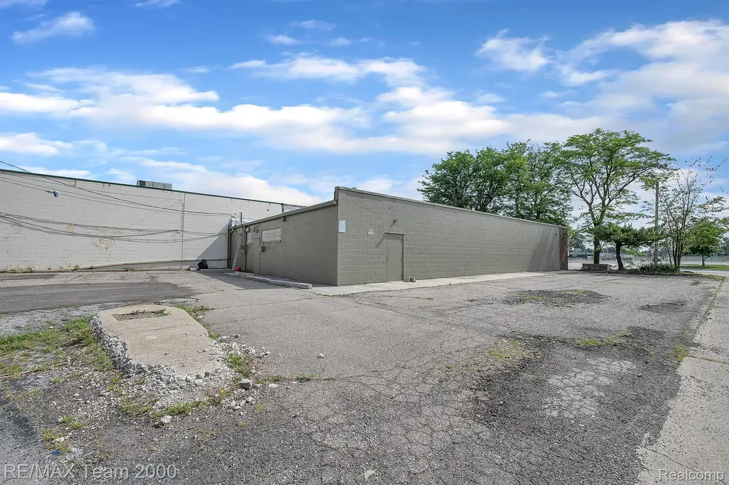 8400 Pelham Road Taylor City MI 48180