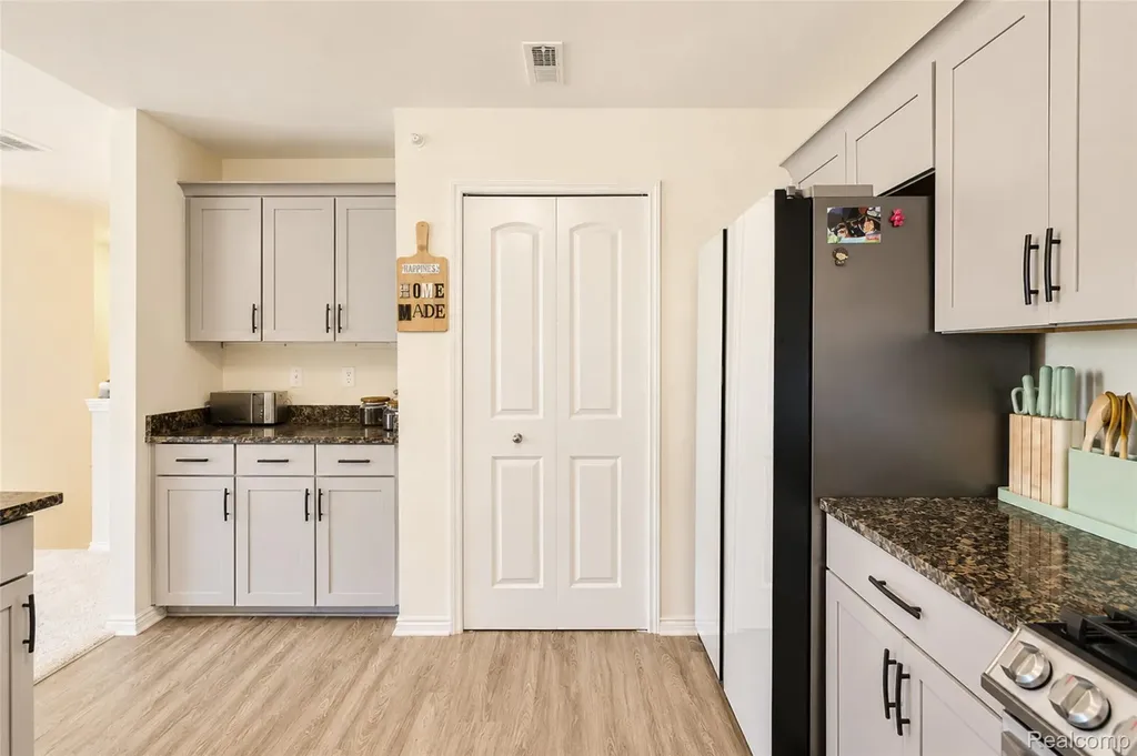 45806 Aragon Lane Canton Charter Township MI 48187