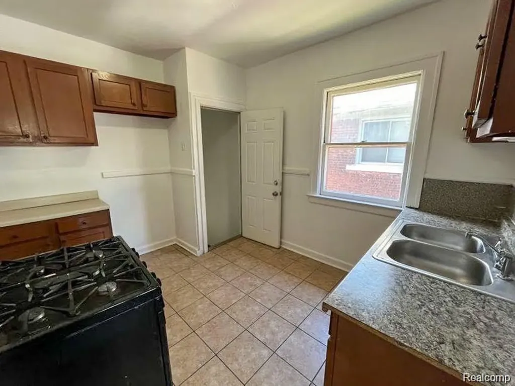4079-4801 Pingree Street Detroit City MI 48204