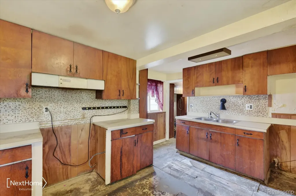 783 E Huron River Drive Van Buren Charter Township MI 48111